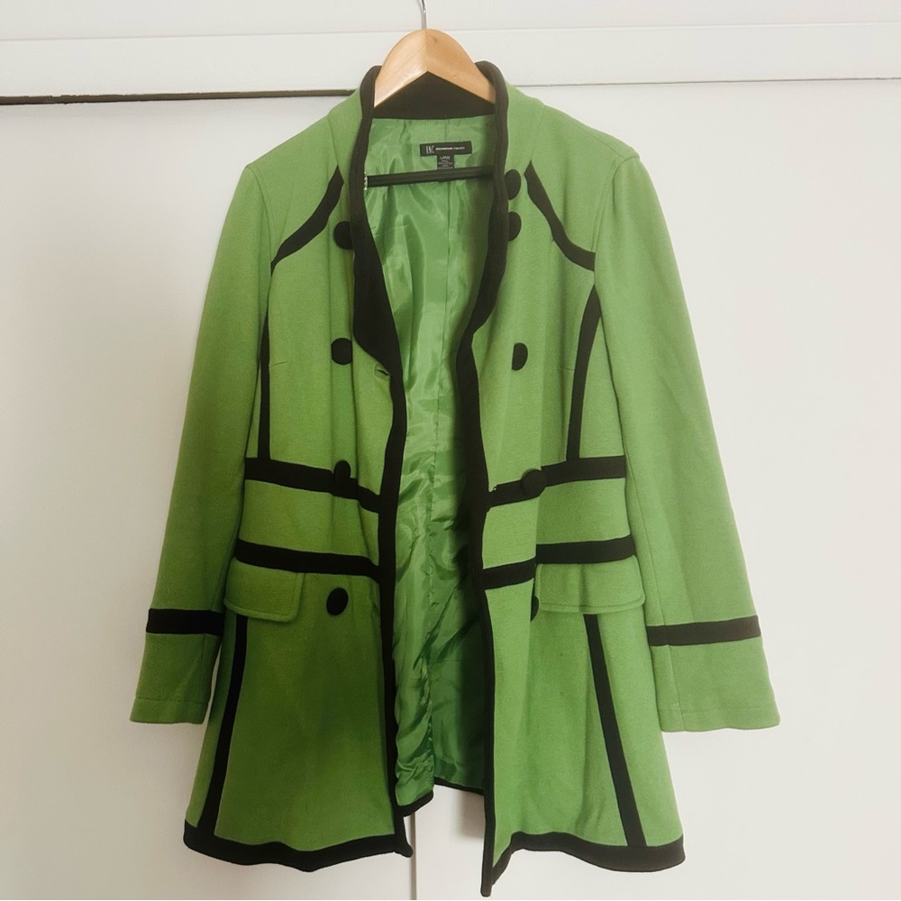 Beautiful jacket French style light use.